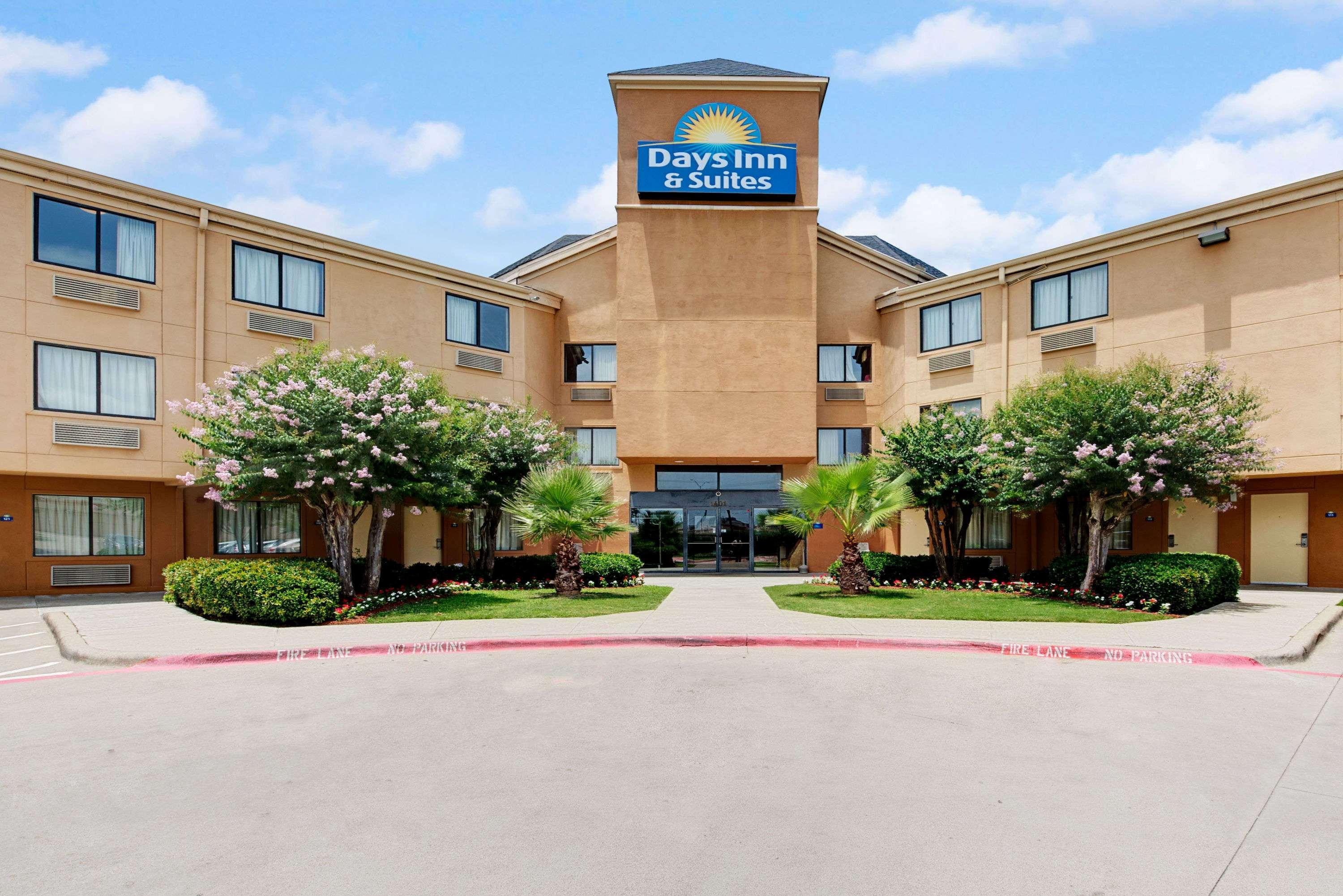 Days Inn & Suites By Wyndham Desoto Exteriör bild