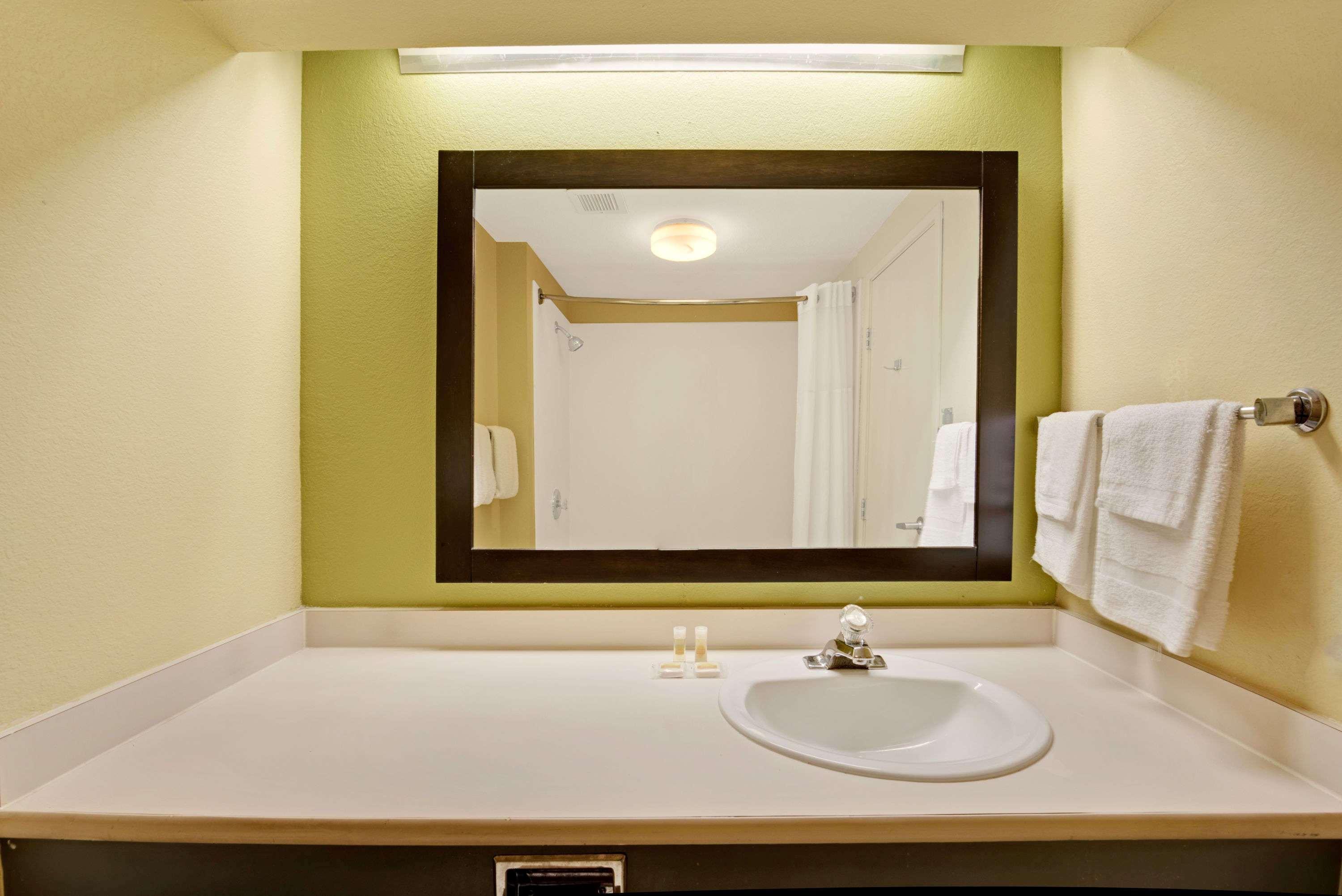 Days Inn & Suites By Wyndham Desoto Exteriör bild