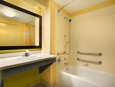 Days Inn & Suites By Wyndham Desoto Exteriör bild